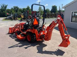Tractor Utilitario Kubota BX23S de Primera Calidad con Retroexcavadora, 4x4, Diésel, HST, PTO, Excelente Estado, Precio Accesible, Pocas Horas de Uso - Product Image 2