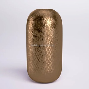 Meilleure vente de vases à fleurs martelés en métal de couleur dorée rustique fini or pour la maison salon porte-fleurs décoratif - Product Image 1