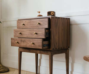 Table de chevet Django de qualité supérieure avec finition en bois élégante, design moderne et rangement spacieux pour le confort de la chambre à coucher - Product Image 5