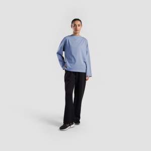 Elevate JK Blue Boat Top : un élément de mode simple et élégant - Product Image 4