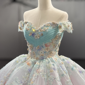 8599 Vestidos de Quinceañera Estilo Princesa con Escote Corazón, Estampado Floral, Corte Imperio, Voluminosos, con Cuentas y Cristales, Cintura Natural y Cola Capilla - Product Image 5