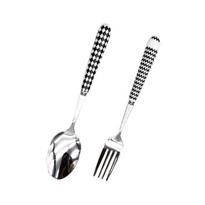 Ensemble de couverts élégant avec manche blanc et motif noir pour la présentation en cuisine, la salle à manger familiale, les repas, les fêtes et le service des invités - Product Image 2