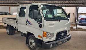 Camioneta Usada Clean Dark 2024 HD-65 con Volante a la Izquierda, Ruedas R17, Transmisión Manual, Asientos de Tela, Bluetooth, Diésel - Product Image 2