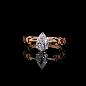 Anillo de Diamante Cultivado en Laboratorio con Corte Pera Solitario |   Joyería para Compromisos, Aniversarios y Eventos Especiales - Product Image 1