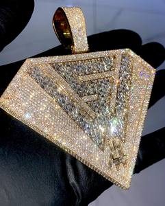 Colgante de moissanita real de 4 quilates chapado en oro amarillo de 14 quilates, disco personalizable, letra, piedra de diamante para fiestas - Product Image 5