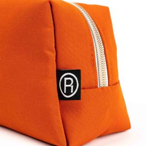 กระเป๋าเครื่องสำอางแบบมีซิปทำจากไนลอนที่ทันสมัยมีขนาดกำหนดเองและโลโก้ที่กำหนดเองสำหรับการจัดระเบียบเครื่องสำอางและอุปกรณ์อาบน้ำ - Product Image 5