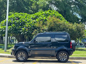Suzuki Jimny 1.3 MT JLX Automático 4WD SUV Hatchback <span class=keywords><strong>de</strong></span> Segunda Mano en Excelentes Condiciones, Volante a la Izquierda, Importado 2014, Tapicería <span class=keywords><strong>de</strong></span> Tela - Product Image 3