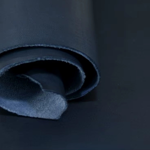 Material de cuero Premium ligero Patrón terminado Exportación de alta calidad Tendencia Todo tipo de material de cuero 2024 Venta al por mayor ahora - Product Image 1