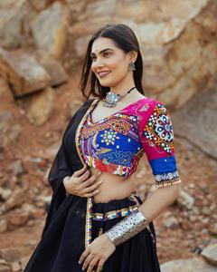 Impresión digital de algodón de muselina de aspecto pesado de diseñador y lienzo de trabajo de espejo real Patta con Cancan Lehenga Choli con Dupatta - Product Image 4