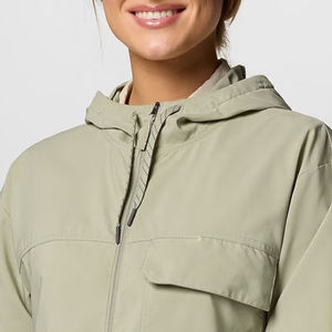 เสื้อฮู้ดดี้ผู้หญิงแขนยาว ดีไซน์คลาสสิก ผลิตจากโพลีเอสเตอร์ สวมใส่สบาย ดีไซน์แบบสวมหัว พร้อมบริการสกรีนโลโก้ตามแบบที่ต้องการ มีกระเป๋าหน้า เหมาะสำหรับฤดูหนาว - Product Image 2