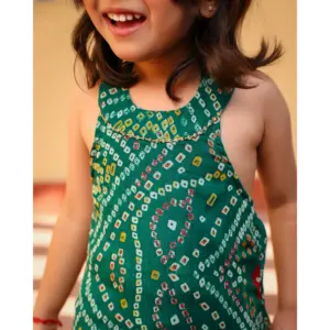 Conjunto Sharara Verde con Bordado para Niños, Ropa Étnica para Festivales, Estilo Pakistaní, Salwar Kameez de Bollywood, Hecho de Georgette - Product Image 4