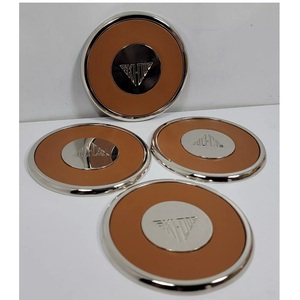 Ensemble de sous-verres en cuir véritable de forme ronde simple et en métal argenté avec logo personnalisé de qualité supérieure - Product Image 1