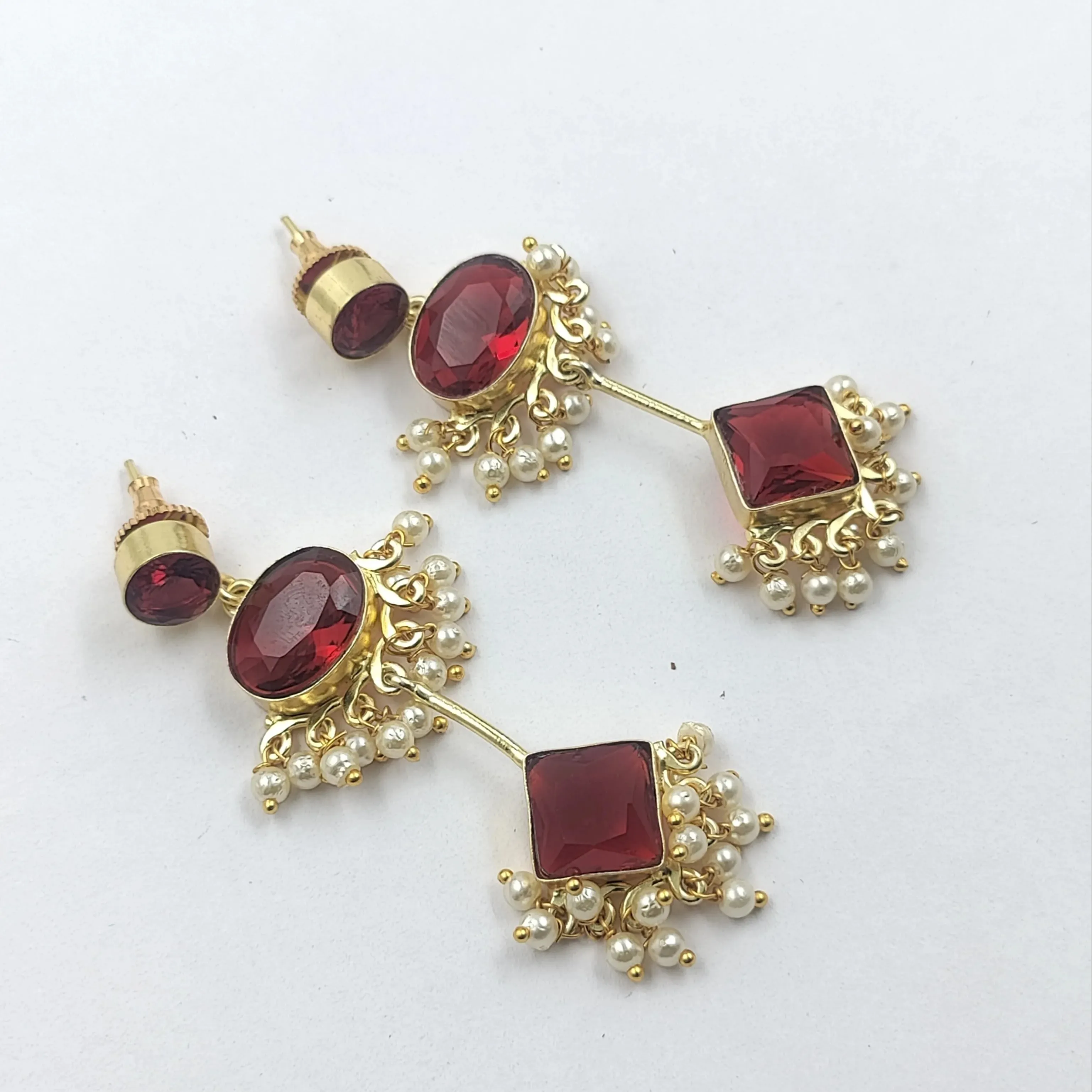 Desainer Garnet batu menjuntai anting grosir harga anting modis untuk wanita Tersedia dengan harga wajar