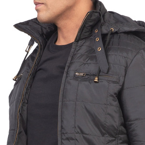 Veste coupe-vent à fermeture éclair légère matelassée noire avec capuche attachée pour hommes les plus exigeants à vendre en vrac - Product Image 5