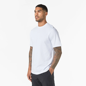 T-shirt de sport en polyester à séchage rapide pour homme, t-shirt de sport de conception personnalisée, t-shirt de fitness avec logo imprimé personnalisé - Product Image 3