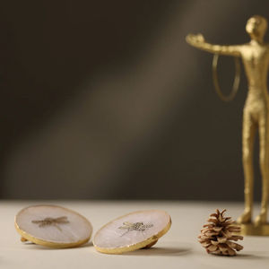Juego de posavasos de piedras preciosas de cuarzo rosa de lujo con borde dorado hecho a mano libélula grabada esteras de bebida de piedra para decoración del hogar - Product Image 2
