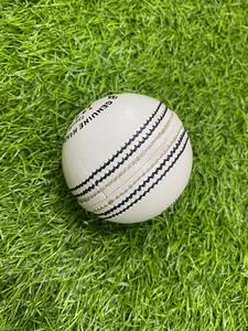 Pelota de grillo curtida de aluminio inglés, cosida a máquina - Product Image 2