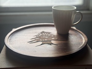 ถาดไม้ทรงกลมที่มีดีไซน์ต้นไม้เหมาะสำหรับการเสิร์ฟผลไม้แห้งและการตกแต่งบนโต๊ะ - Product Image 5