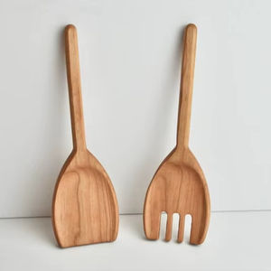 Cuchara y Tenedor para Servir Ensaladas de Madera Hechos a Mano, la Mejor Opción para Servir Pasta, Ensaladas y Mezclar - Product Image 1