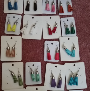 Pendientes de Borla de Cuero Hechos a Mano de 1 Pulgada con Alambre Sin Níquel - Dorados - Largos - Product Image 1