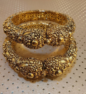 Juego de brazaletes de latón con puño abierto de filigrana. Artístico y ligero, disponible a precios de mayorista - Product Image 4