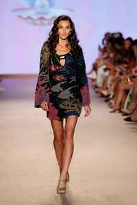 Vestido Midi de fiesta de noche con lentejuelas y cuentas con cintura Natural de Patra, lavable, ecológico - Product Image 2