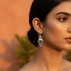 Pendientes Colgantes de Plata 925 con Cuarzo Ahumado y Perla de Agua Dulce para Mujer, Pendientes Largos Chapados en Oro con Forma de Flor y Piedra Principal de Esmeralda Dorada - Product Image 1