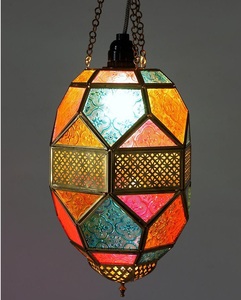 Lanterne suspendue marocaine luxueuse en métal et en fer avec un savoir-faire finement détaillé pour les hôtels, les cafés et les événements élégants - Product Image 3