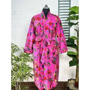 Bata de Lujo Unisex, Color Rosa Floral Malibu, Elegante Kimono Floral Azulado, Reversible, Forrado de Seda, Terciopelo Suave, Perfecto para el Hogar en Otoño - Product Image 3
