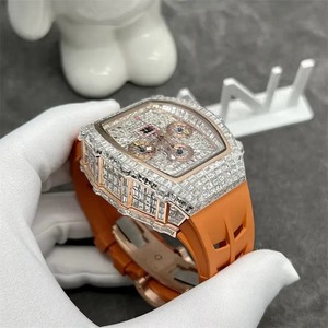 Reloj de Lujo Personalizado con Incrustaciones de Diamantes, Mecánico Automático, Estilo Hip Hop, Unisex, con Engaste Invisible, Esmeralda Baguette VVS1, Correa de Cuero - Product Image 4