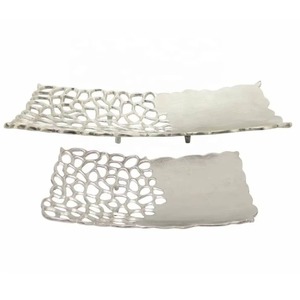 Frutero de Metal Hecho a Mano con Diseño Abstracto y Moderno, Frutero de Aluminio, Elegante y Decorativo para Servir en el Hogar, la Oficina o la Mesa - Product Image 1