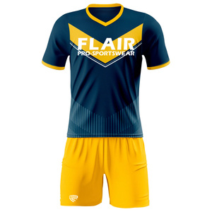 Kits de football rétro conçus sur mesure Uniformes de maillot de football pour enfants de haute qualité pour hommes - Product Image 1