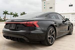 <span class=keywords><strong>AUDI</strong></span> RS <span class=keywords><strong>e</strong></span>-<span class=keywords><strong>tron</strong></span> <span class=keywords><strong>GT</strong></span> 2024 USATA IN OTTIME CONDIZIONI, 637 CV, Doppio Motore AWD, Pacchetto Carbon Performance con Basso Chilometraggio - Product Image 4