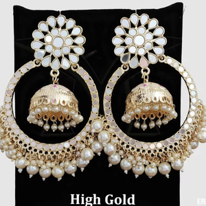 Boucles d'oreilles antiques Mehendi fabriquées à la main Boucles d'oreilles élégantes et pendantes ethniques en or parfait pour les mariages et les festivals - Product Image 1