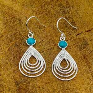 Boucles d'oreilles pendantes Boho fabriquées à la main en argent sterling 925 avec pierre précieuse turquoise Party Wear Boucles d'oreilles pendantes de style Boho - Product Image 2