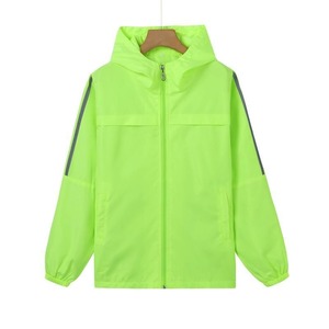 Chaquetas deportivas para hombre, impermeables, cortavientos, con franja reflectante, manga larga, con logo impreso fijo. - Product Image 5