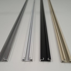 Panneaux de mur à lamelles renforcés noirs de 19 mm avec inserts en aluminium naturel de 1,2 mm 1200x1200 mm Fabriqués en Espagne Catégorie de produit Panneaux d'affichage - Product Image 4