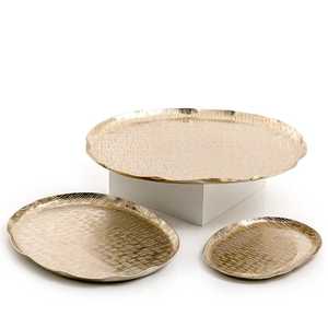 Plateau de service rond en métal, aspect grand plateau de service en métal martelé doré plateau de service de petit déjeuner vente en gros plateau de transport de nourriture décorative - Product Image 1