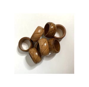 Rond de serviette en bois Articles de fête de mariage Anneaux de serviette Accessoires de table à manger Conception de pendentif - Product Image 1