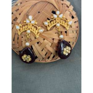 Boucles d'oreilles Kundan artisanales bijoux indiens traditionnels avec perles et pierres larme marron pour femmes et filles - Product Image 1