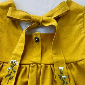 Vestido de lino suave bordado a mano para niñas, estilo informal para el primer cumpleaños de niños pequeños, OEM hecho en Vietnam - Product Image 6