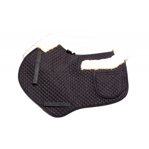 Tapis de chasse en peau de mouton synthétique avec double poches Tapis de selle équestre pour utilisation sur le sentier et le terrain Confort rembourré pour les chevaux - Product Image 2