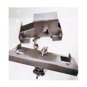 Support de roue de secours universel durable pour camion lourd (porte-roue de secours) sur jante à 8 trous - Product Image 1