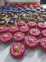 Boîtes Ladoo en acier faites à la main pour cadeaux, invitation de faveur, cadeaux de retour, fruits secs, boîtes Ladoo Pooja Sweets Bhaji