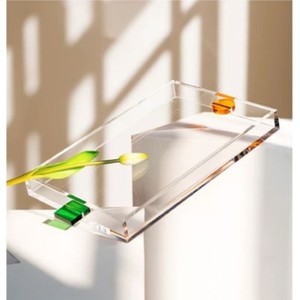 Plateau rectangle moderne en acrylique transparent de grande taille, parfait pour l'affichage des desserts et la présentation élégante de la table à manger - Product Image 1