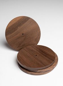 Ensemble de dessous-de-verre ronds en bois de noyer avec finition foncée artisanale pour la décoration moderne de la maison et l'accentuation de table de luxe - Product Image 3