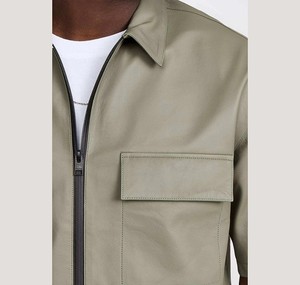 OEM personalizado de alta calidad de verano de los hombres de manga corta Camisa de cuero prendas de vestir estilo de la calle Casual Zip Up camisa de cuero - Product Image 5