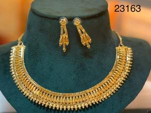 Conjunto elegante de collar y aretes de oro de 24 quilates, joyería de moda de cobre de Estilo Vintage más vendida para bodas y fiestas - Product Image 2