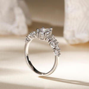 แหวนมอยซาไนต์ทรงลูกแพร์เจลิยา ทำจากเงินสเตอร์ลิง - Product Image 4