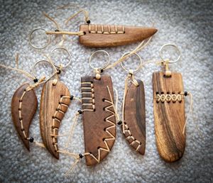 COLLIERS D'OUTILS POUR FEMMES HOMMES NATUREL GRAND BOHO TRIBAL SONO Pendentif EN BOIS sur cordon réglable Collier fait main - Product Image 3